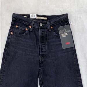 Levi's® Premium
RIBCAGE STRAIGHT ANKLE WOMEN JEAN